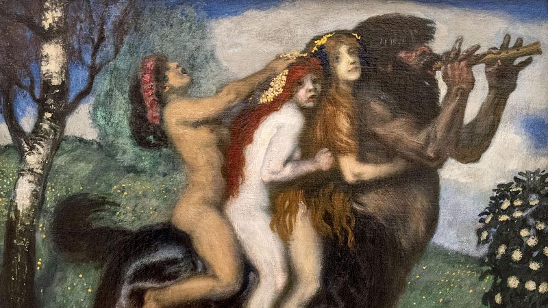 Escena mitol�gica con cuatro figuras femeninas y un s�tiro en un prado florido bajo un cielo azul. Una mujer canta, otra mira intensamente, una tercera observa serenamente y el s�tiro toca la flauta.
