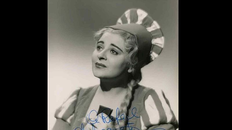 Retrato en blanco y negro de Graziella Sciutti con atuendo teatral y su firma manuscrita.