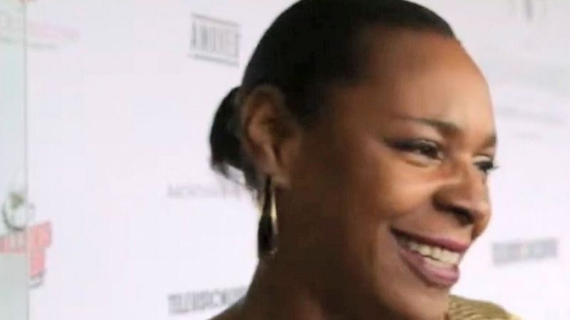 La DJ y cantante británica Sonia Clarke, conocida profesionalmente como Sonique, lanzó originalmente ‘It feels so good’ en 1998 sin lograr impacto comercial masivo.