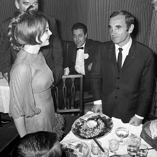 �Qu� une a artistas como Aznavour, Roc�o D�rcal o Raphael?
