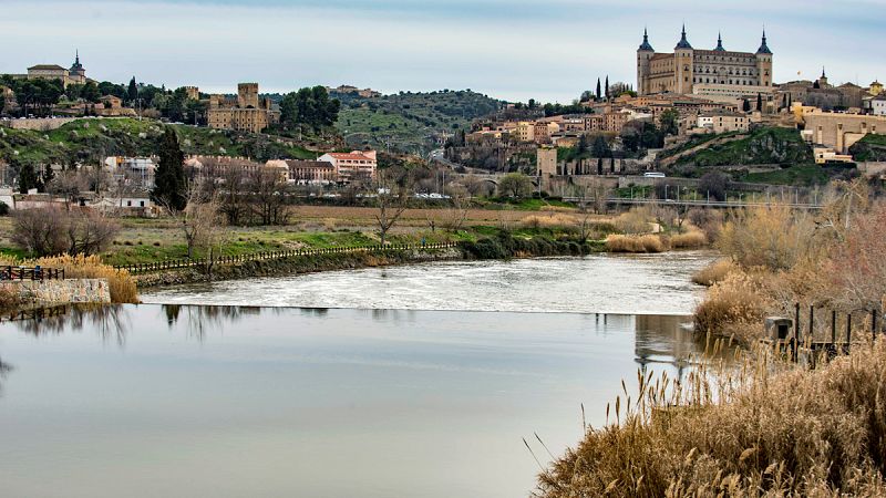 El río Tajo, a su paso por la ciudad de Toledo.