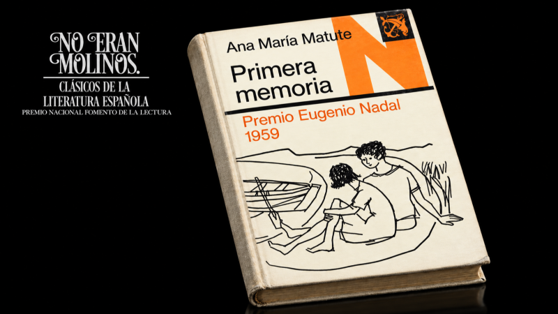 Libro "Primera memoria" de Ana Mar�a Matute sobre fondo negro junto al logotipo "No eran molinos. Cl�sicos de la literatura espa�ola".