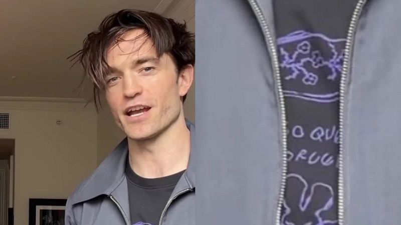 Plano dividido que muestra al actor Robert Pattinson hablando a la izquierda y un detalle de la cremallera y camiseta estampada a la derecha.