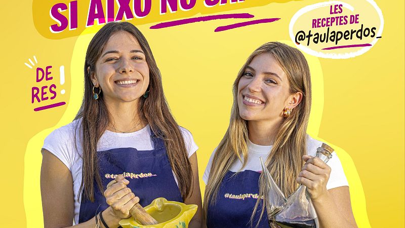 Dos j�venes cocineras posan sonrientes sobre fondo amarillo con delantales azules, un mortero y un porr�n, junto a textos promocionales.