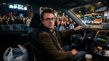 Pares fent de taxistes dissabte de matinada