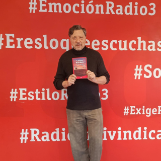 Entrevista a Carlos Bardem por su novela 'Triángulo'