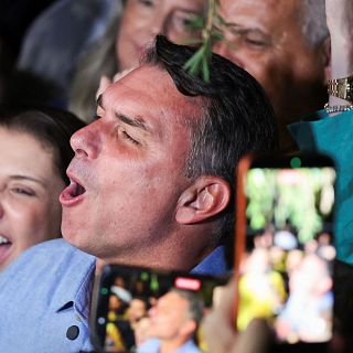Flávio Bolsonaro gana la primera vuelta en Brasil y disputará la segunda contra Lula