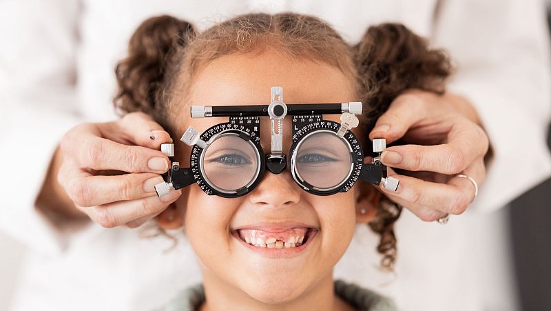 Revisiones visuales y gafas para niños y niñas saharauis