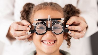 Revisiones visuales y gafas para niños y niñas saharauis