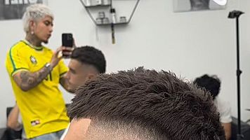 C�sar Llamuca, el barber viral dels futbolistes