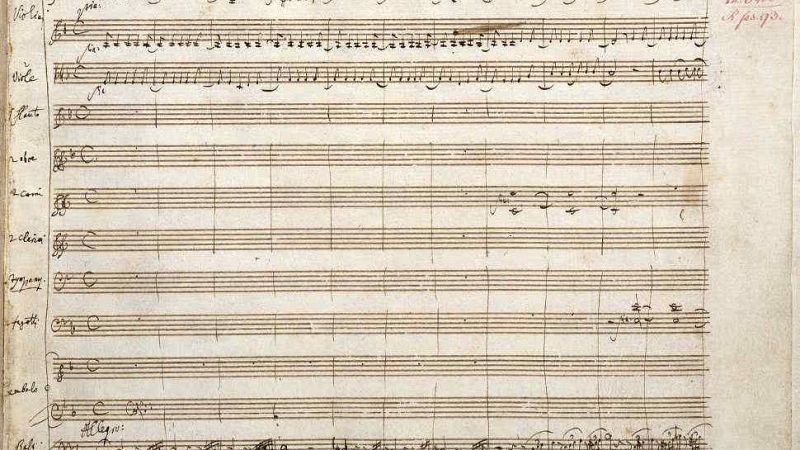 Partitura manuscrita cl�sica en papel envejecido con anotaciones instrumentales y notas musicales a tinta.