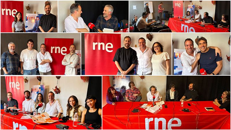 Collage de ocho fotos que muestra la emisión en directo de un programa de radio desde un festival de teatro, con predominio del color rojo y varios participantes con micrófonos.