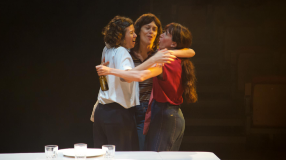 Anna Alarcón, Clàudia Benito i Maria Casellas protagonitzen 'Grans bardisses'