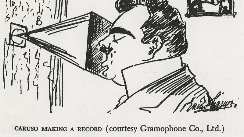 Caricatura hist�rica en blanco y negro de un tenor cantando con expresi�n exagerada dentro de una gran bocina de grabaci�n ac�stica conectada a la pared.