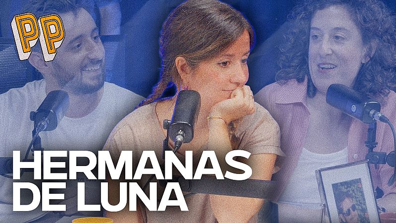 Tres personas participan en un estudio de podcast ante micr�fonos profesionales junto al t�tulo 'HERMANAS DE LUNA'.