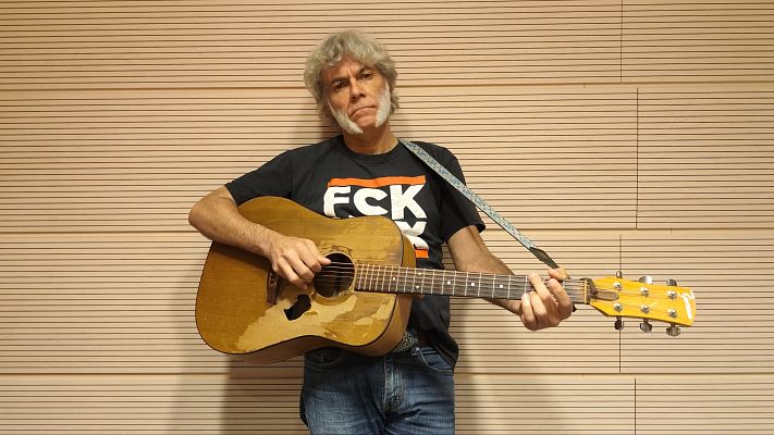 �scar Avenda�o nos presenta 'El huevo de la serpiente'