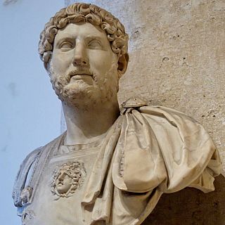 117: Adriano renuncia a la expansión del imperio romano