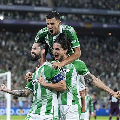 Francisco Alarcón \"Isco\" celebrando gol Betis vs Oporto