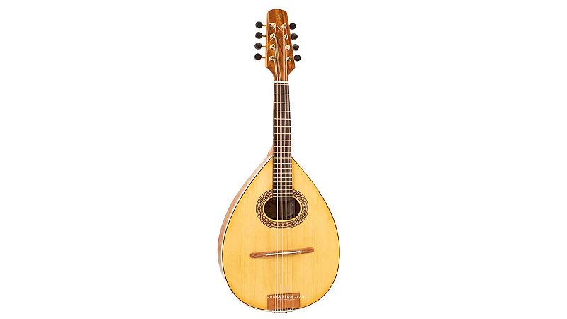 Mandolina ac�stica tradicional de ocho cuerdas con tapa clara y boca ovalada sobre fondo blanco.
