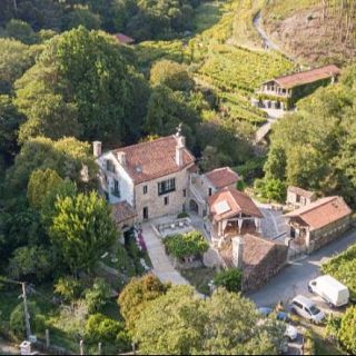 La aldea gallega donde agua, piedra y vino son protagonistas