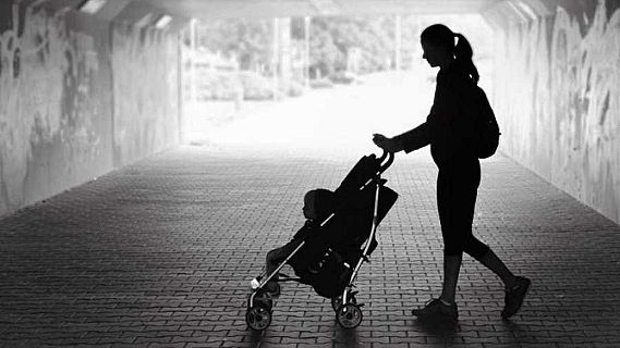 L’aporofòbia persisteix: gairebé la meitat de la gent culpa els pobres de la seva situació