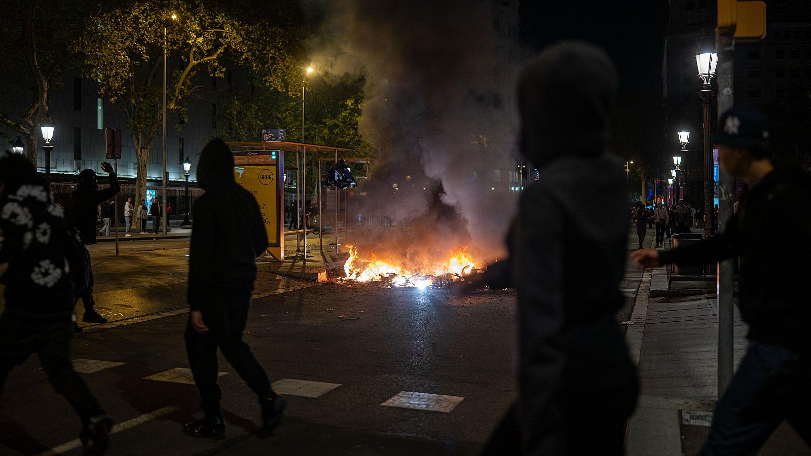 Las protestas en Barcelona este sábado dejaron más de 120 detenidos y 14 policías heridos