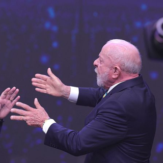 Lula guanya al Brasil - Pillatge i saquejos a Barcelona - Tertúlia sobre els aldarulls al centre de Barcelona - El colofó de Toni Mata