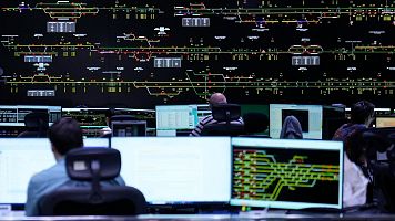 Centros de regulaci�n y control del tr�fico ferroviario: c�mo y qui�nes gestionan la circulaci�n de los trenes