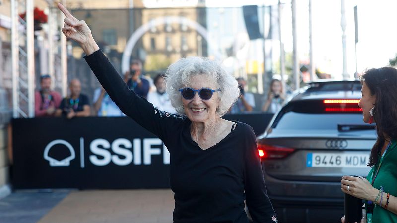 No es un día cualquiera - Marisa Paredes: "La primera vez que subí a un escenario fue mágico" | Escuchar