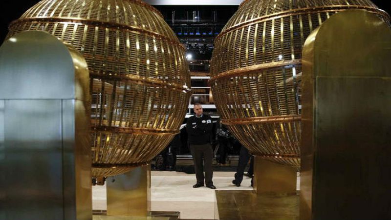 Lotería Nacional 2014 - Un bar de León reparte el 4º premio - Escuchar ahora