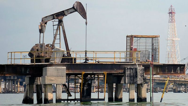 Entre par�ntesis - El petr�leo, en su valor m�s bajo desde 2009 - Escuchar ahora