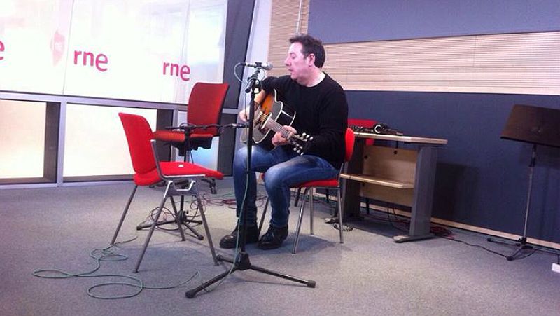 Las mañanas de RNE - Revólver canta en directo "Las armas rotas"