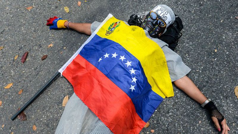 Entre paréntesis - Aumenta la tensión en Venezuela - 26/02/15