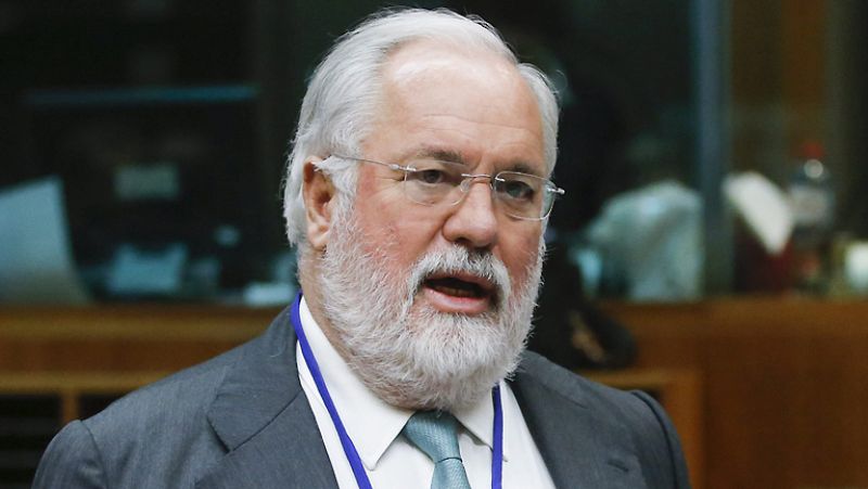 Las mañanas de RNE - Cañete admite que las nuevas interconexiones eléctricas no permitirán bajar la luz hasta 2020 - Escuchar ahora