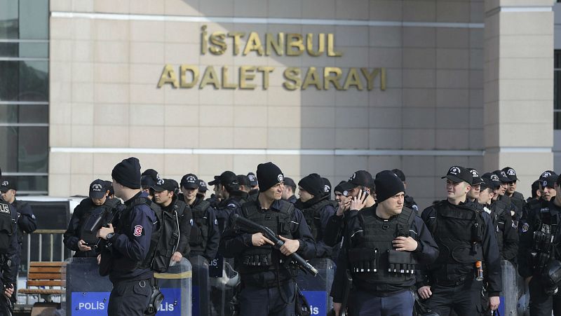 Boletines RNE -  Nuevo asalto en Turquía - 01/04/15 - Escuchar ahora