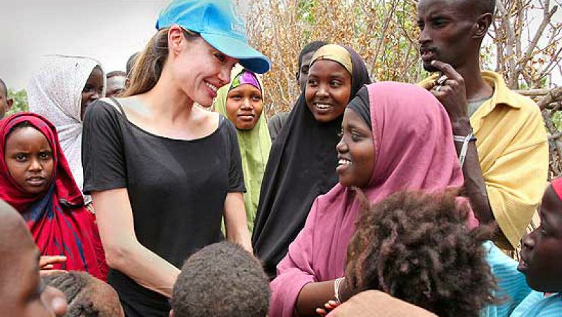 Travesías - Celebridades humanitarias - Escuchar ahora