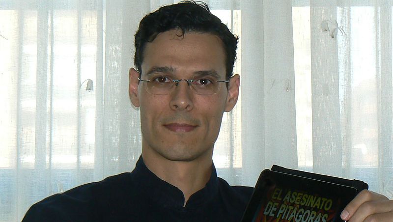 Libros de arena - Carlos Chicot presenta "La Hermandad" - 22/08/15 - Escuchar ahora