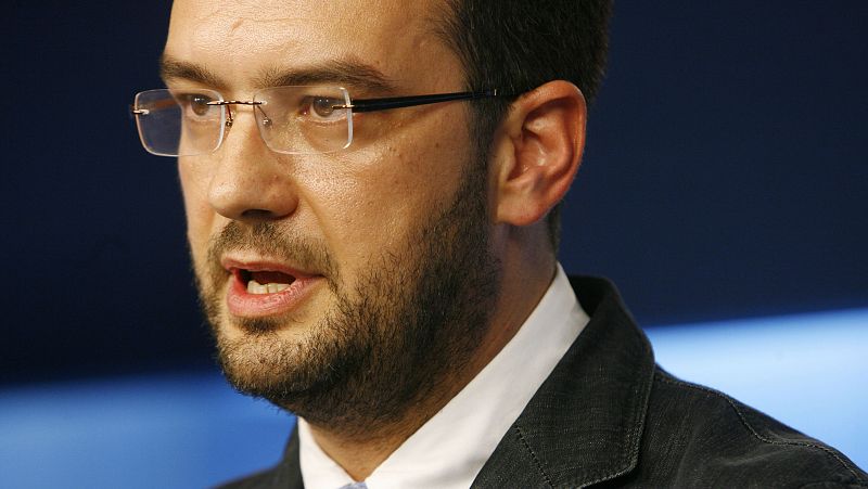 Las mañanas de RNE - Antonio Hernando: "Los Presupuestos 2016 no van a ayudar a que la mejoría llegue a familias, empresas y desempleados" - Escuchar ahora