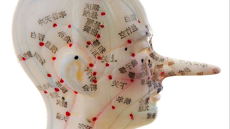 A hombros de gigantes - Solo hay una medicina: la que tiene base científica - 31/08/15 - Escuchar ahora