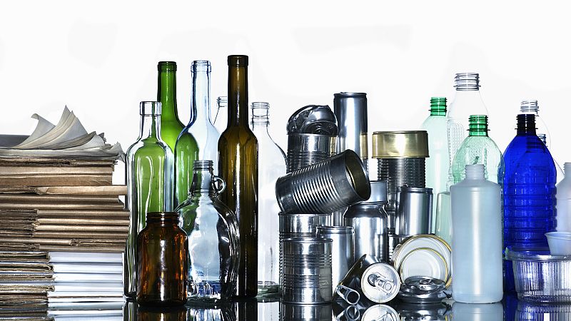 Entre paréntesis - El nuevo desafío del reciclaje, extender esta cultura a la moda - Escuchar ahora