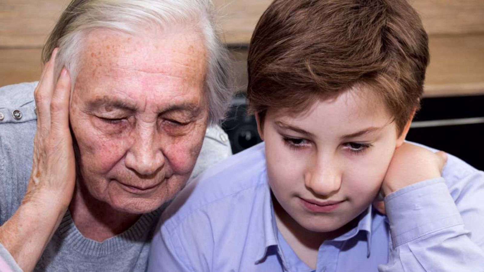 El canto del grillo - Abuelos que sustentan a sus nietos  - Escuchar ahora