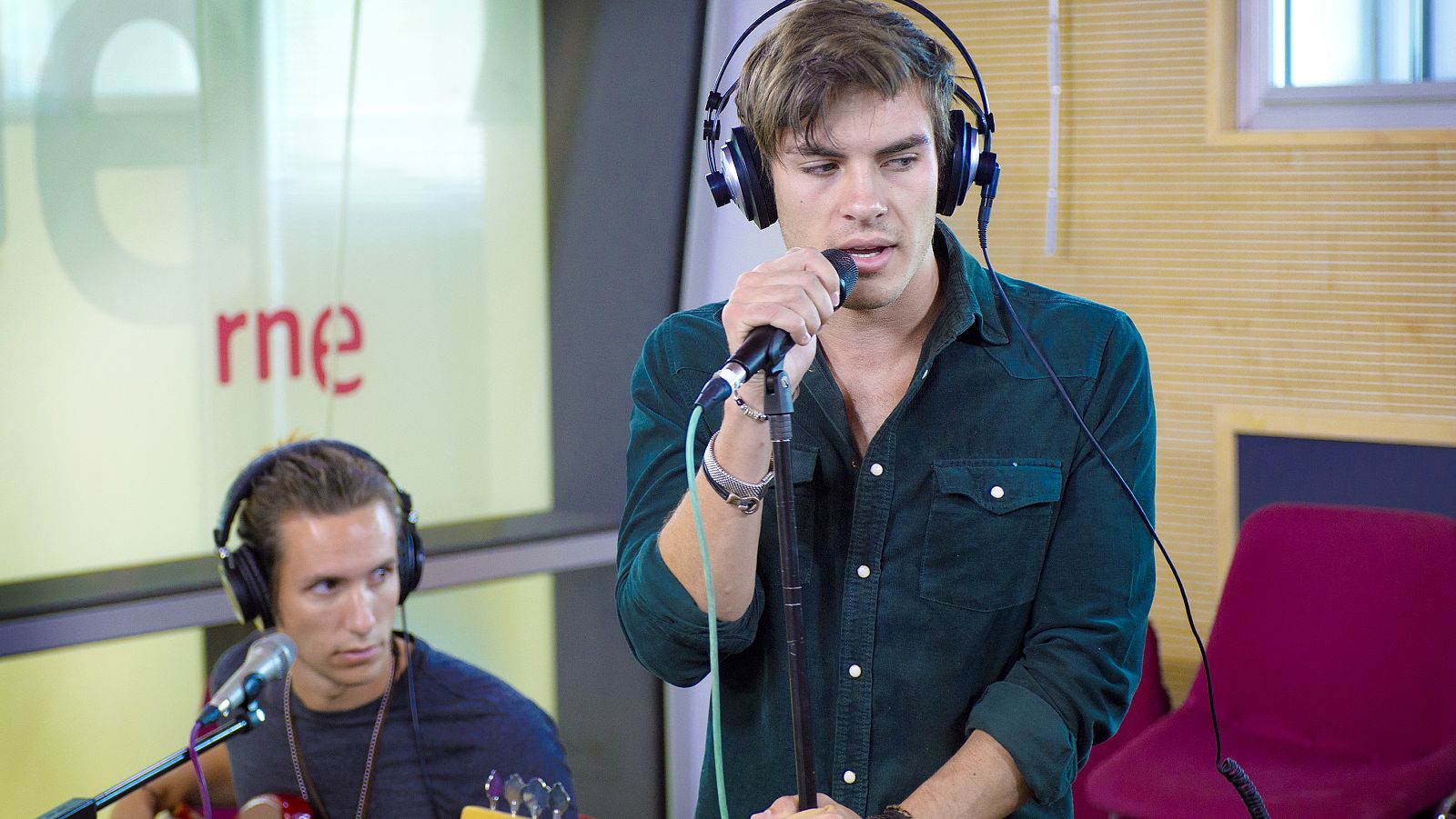 Las mañanas de RNE - Dvicio toca en directo 'Enamórate' - Escuchar ahora