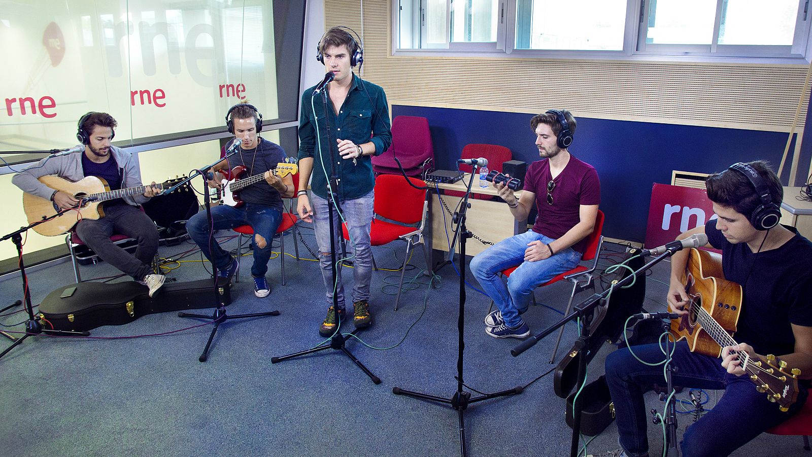 Las mañanas de RNE - Dvicio toca en directo 'Nada' - Escuchar ahora
