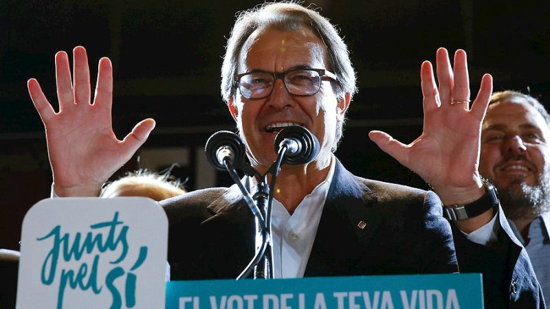 Radio 5 Actualidad - Elecciones catalanas 2015 - Artur Mas: "Los que hemos apostado por el s� tenemos mayor�a absoluta" - Escuchar ahora