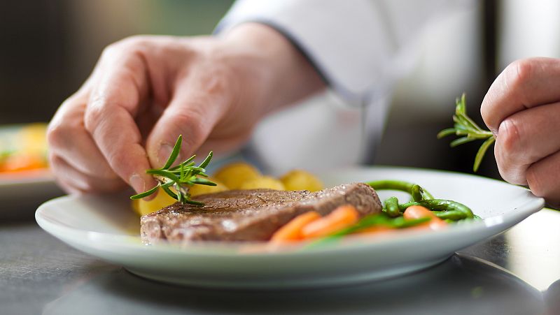 España vuelta y vuelta - Cristianos, judíos y musulmanes, unidos por la gastronomía gracias a Cocineros por la paz - Escuchar ahora