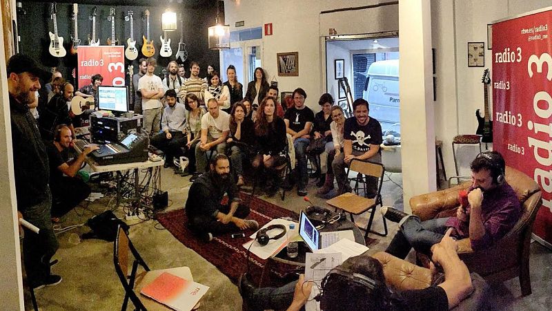 Hoy empieza todo con Ángel Carmona - Desde Malasaña con Villamanuela - 08/10/15 - Escuchar ahora