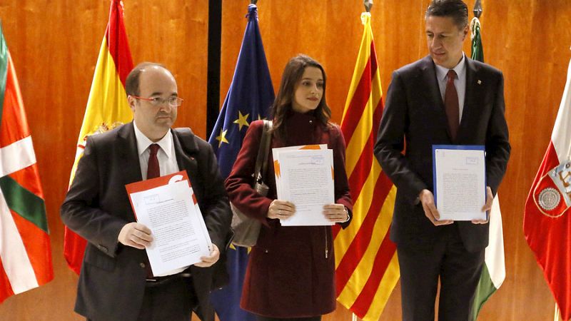Las mañanas de RNE - El Tribunal Constitucional debate si admite a trámite los recursos de amparo contra la moción independentista - Escuchar ahora