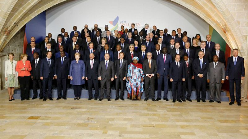 Las mañanas de RNE - La UE busca un acuerdo con los países africanos para reducir la llegada de inmigrantes - Escuchar ahora