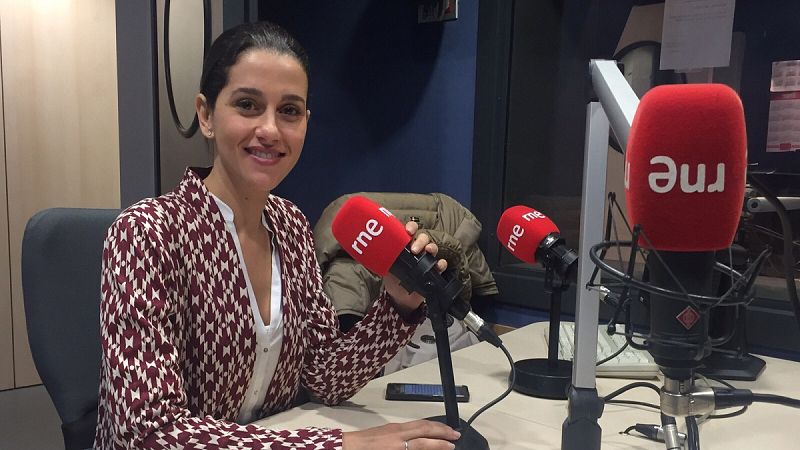 24 horas - Inés Arrimadas (C's): "En momentos difíciles se demuestra dónde está cada uno" - 17/11/15 - Escuchar ahora