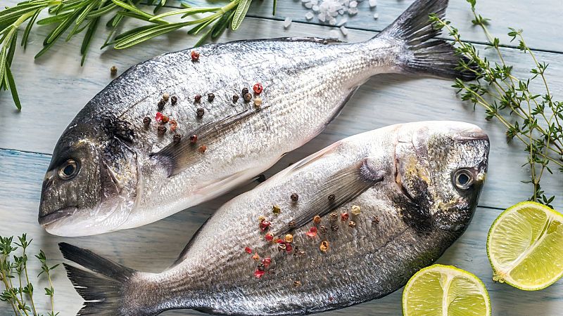 Españoles en la mar R5 - Comer pescado en Bruselas - 19/11/15 - escuchar ahora